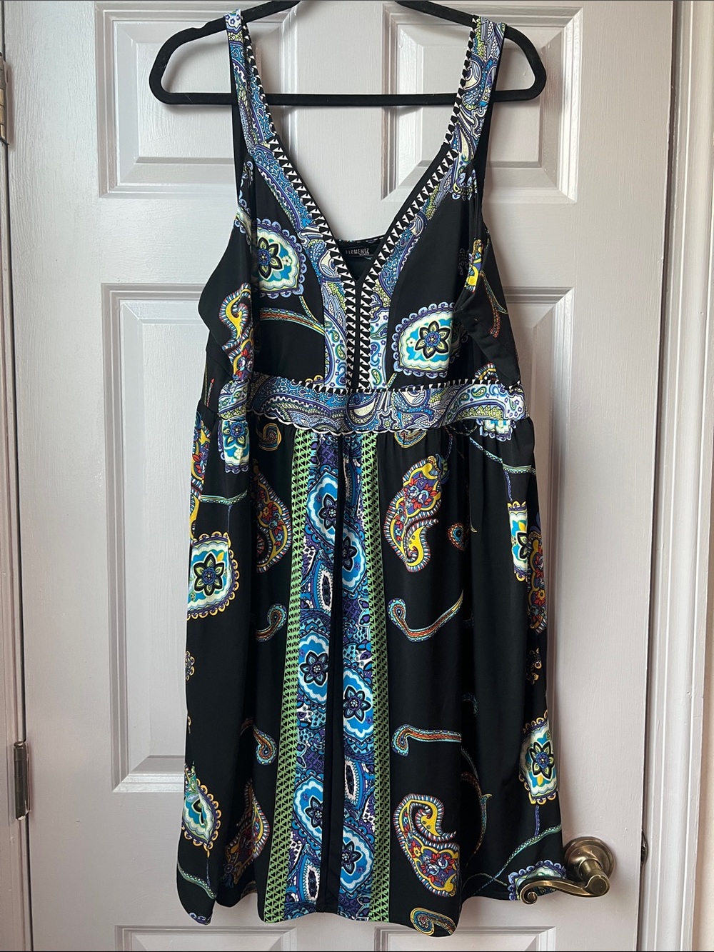 Funky Black Floral Paisley V-Neck Women's Dress